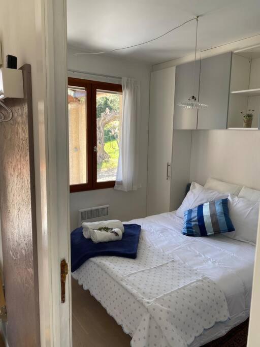 Neuve Romantique Montbrun-des-Corbieres Bagian luar foto