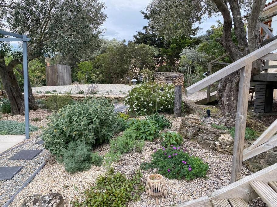 Neuve Romantique Montbrun-des-Corbieres Bagian luar foto